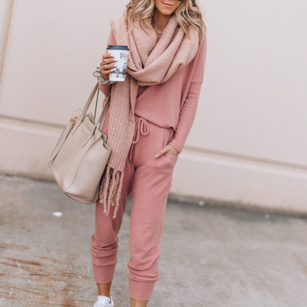 Amelia | Women's Crew Neck Loungewear Set | Drawstring Waist · Eltrendio
