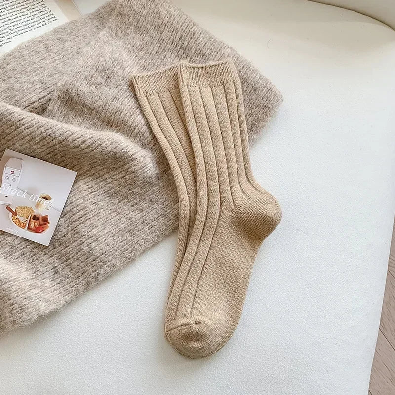 Amelia | Women's Ribbed Socks | Warm Knit · Eltrendio