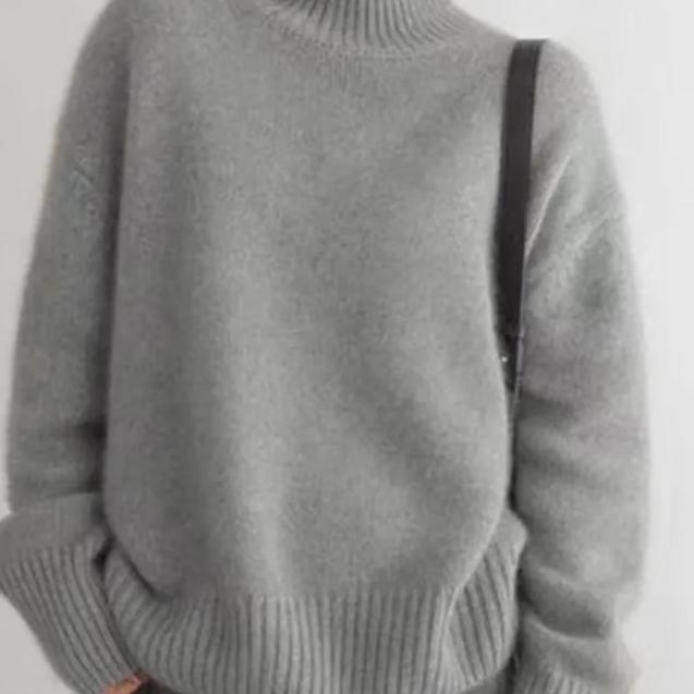 Amelia | Women's Roll-Neck Jumper | Ribbed Cuffs · Eltrendio