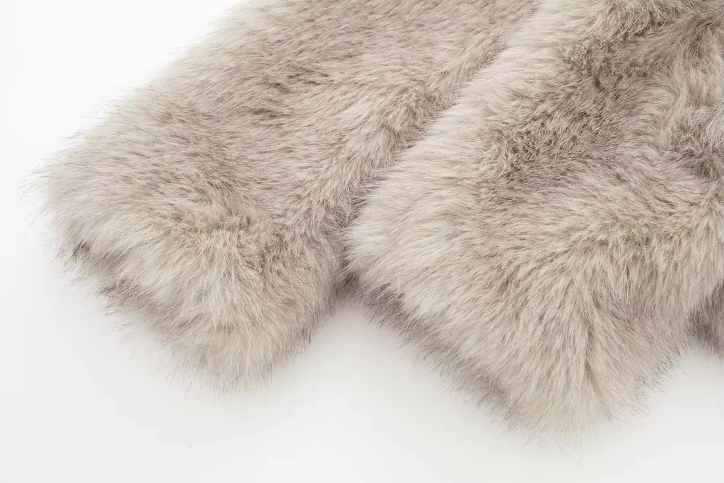 Charlotte | Women's Faux Fur Coat | Collared · Eltrendio