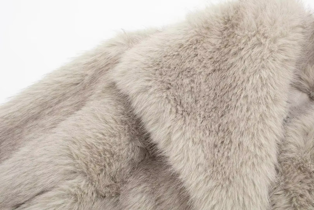 Charlotte | Women's Faux Fur Coat | Collared · Eltrendio