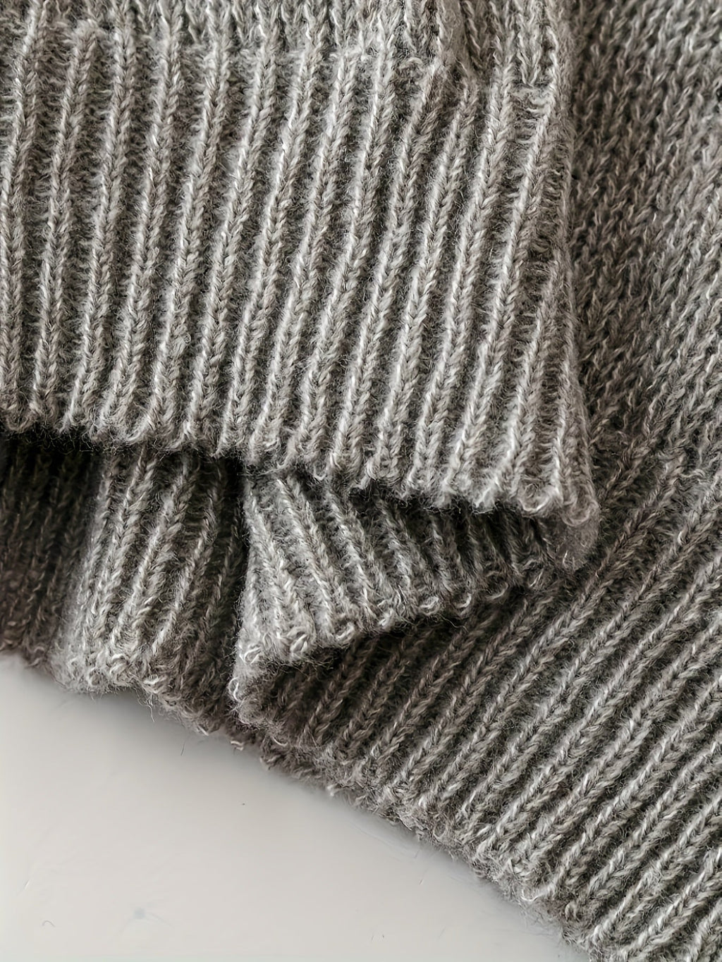 Daisy | Women's Crew Neck Jumper | Embroidered Knit · Eltrendio