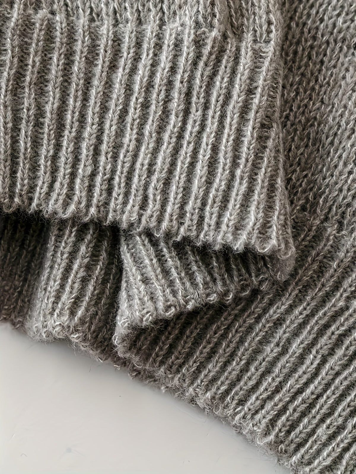 Daisy | Women's Crew Neck Jumper | Embroidered Knit · Eltrendio