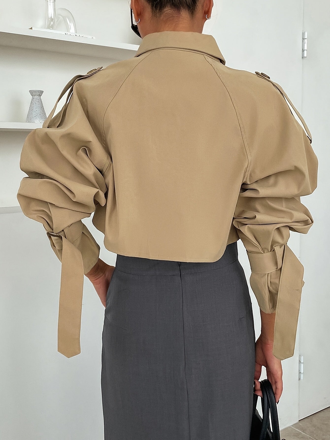 Freya | Women's Cropped Jacket | Buckle Cuffs · Eltrendio