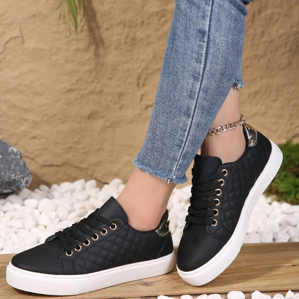 Freya | Women's Lace-Up Trainers | Quilted Panel · Eltrendio