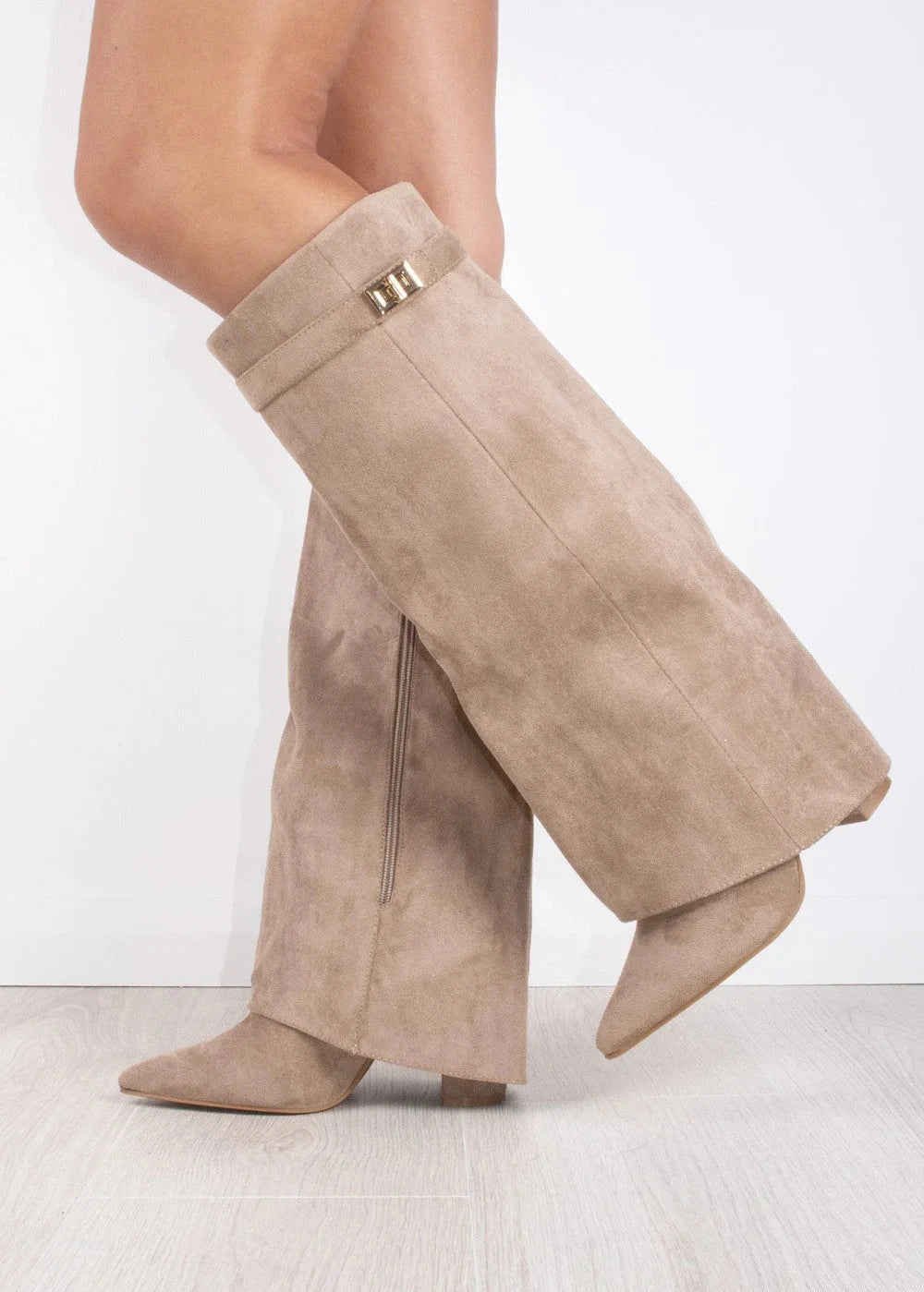 Freya | Women's Pointed-Toe Knee Boots | Buckle Detail · Eltrendio