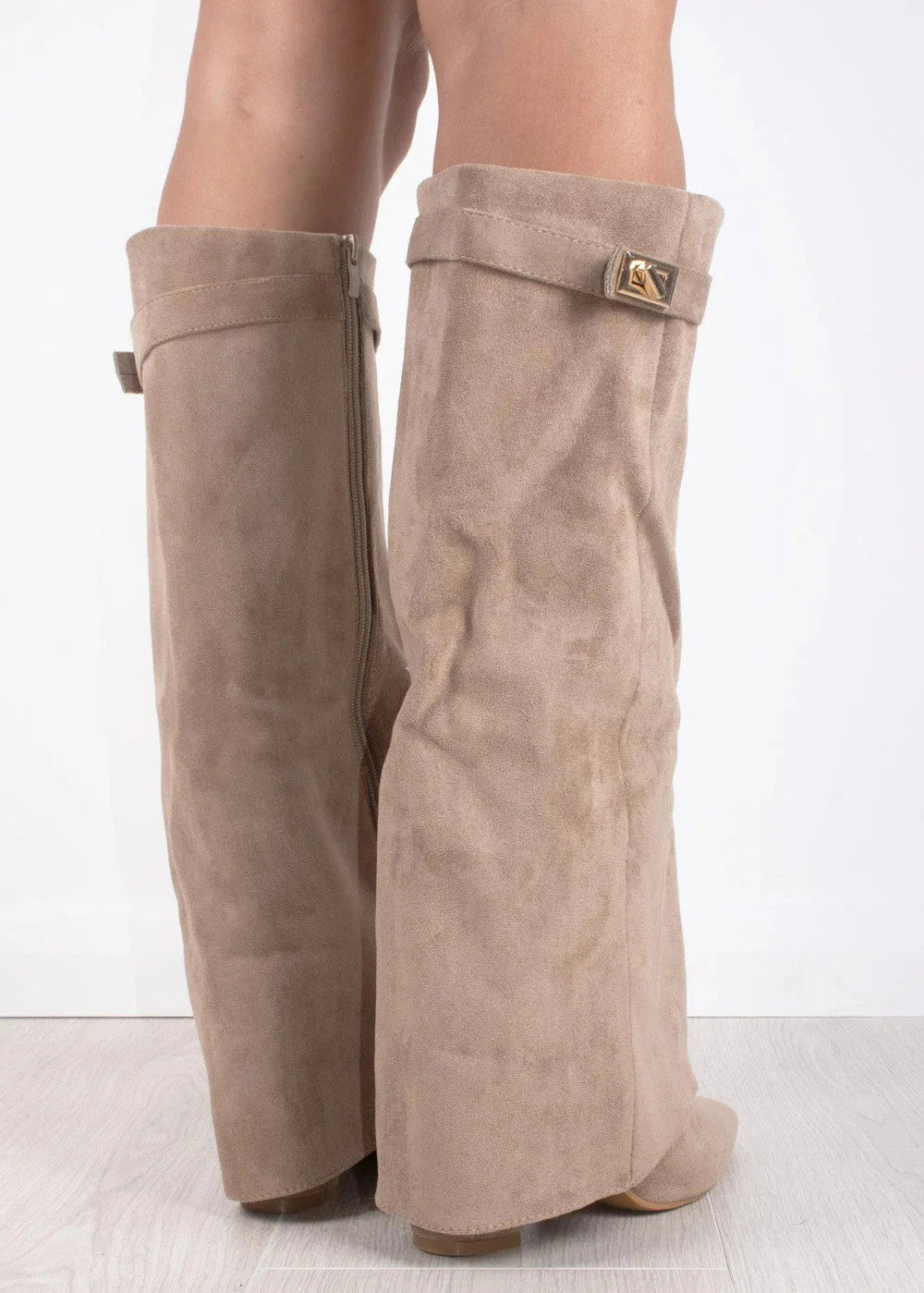 Freya | Women's Pointed-Toe Knee Boots | Buckle Detail · Eltrendio