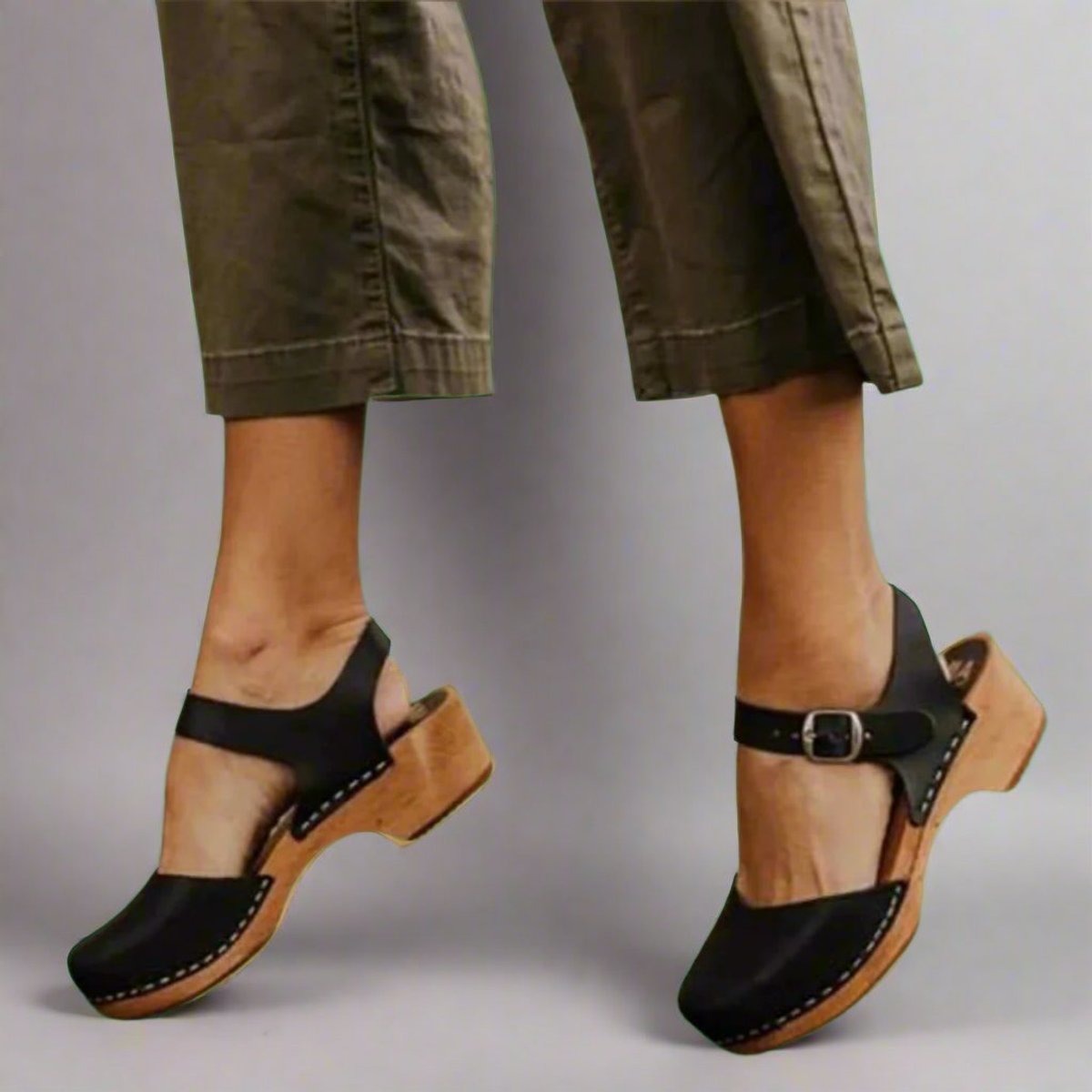 Heidi | Women's Clogs | Ankle Strap · Eltrendio