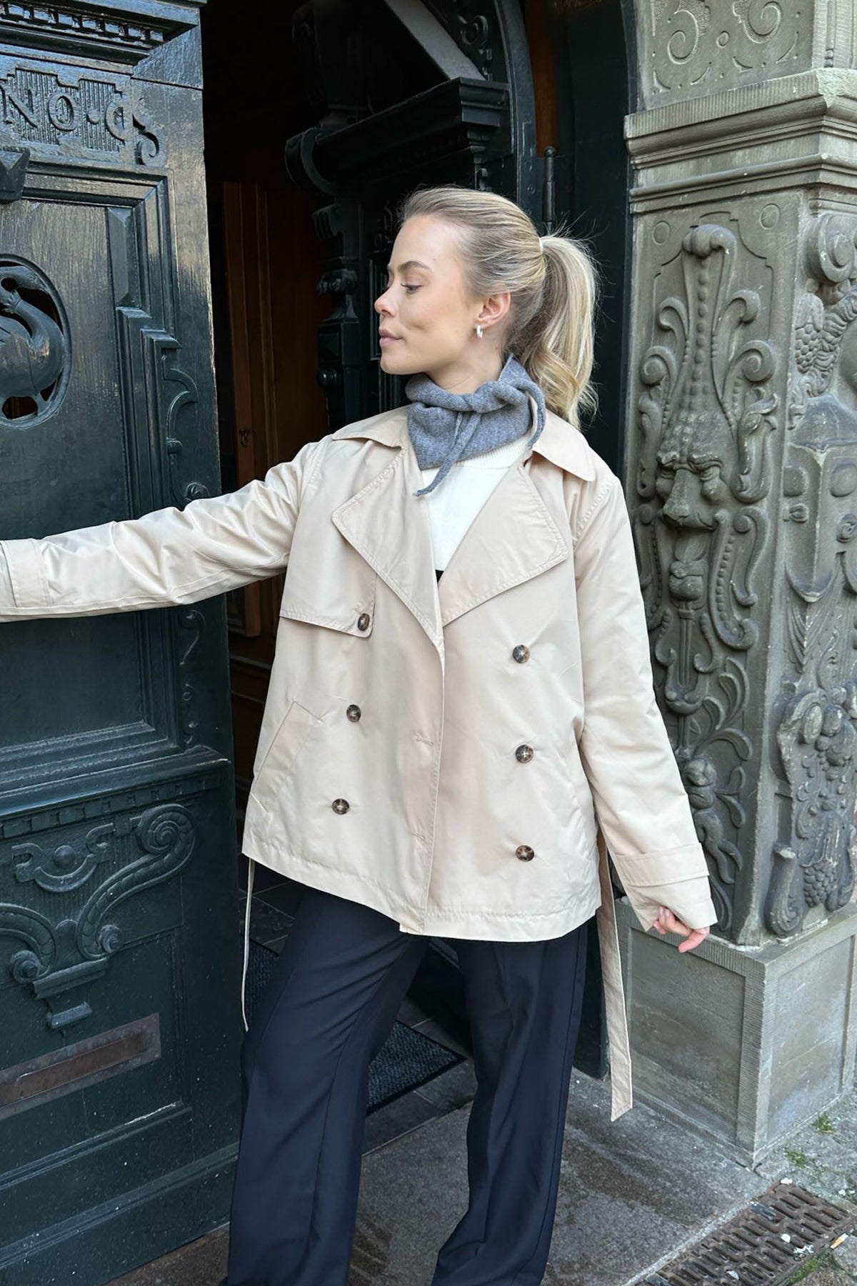 Imogen | Women's Short Trench Coat | Double-Breasted · Eltrendio