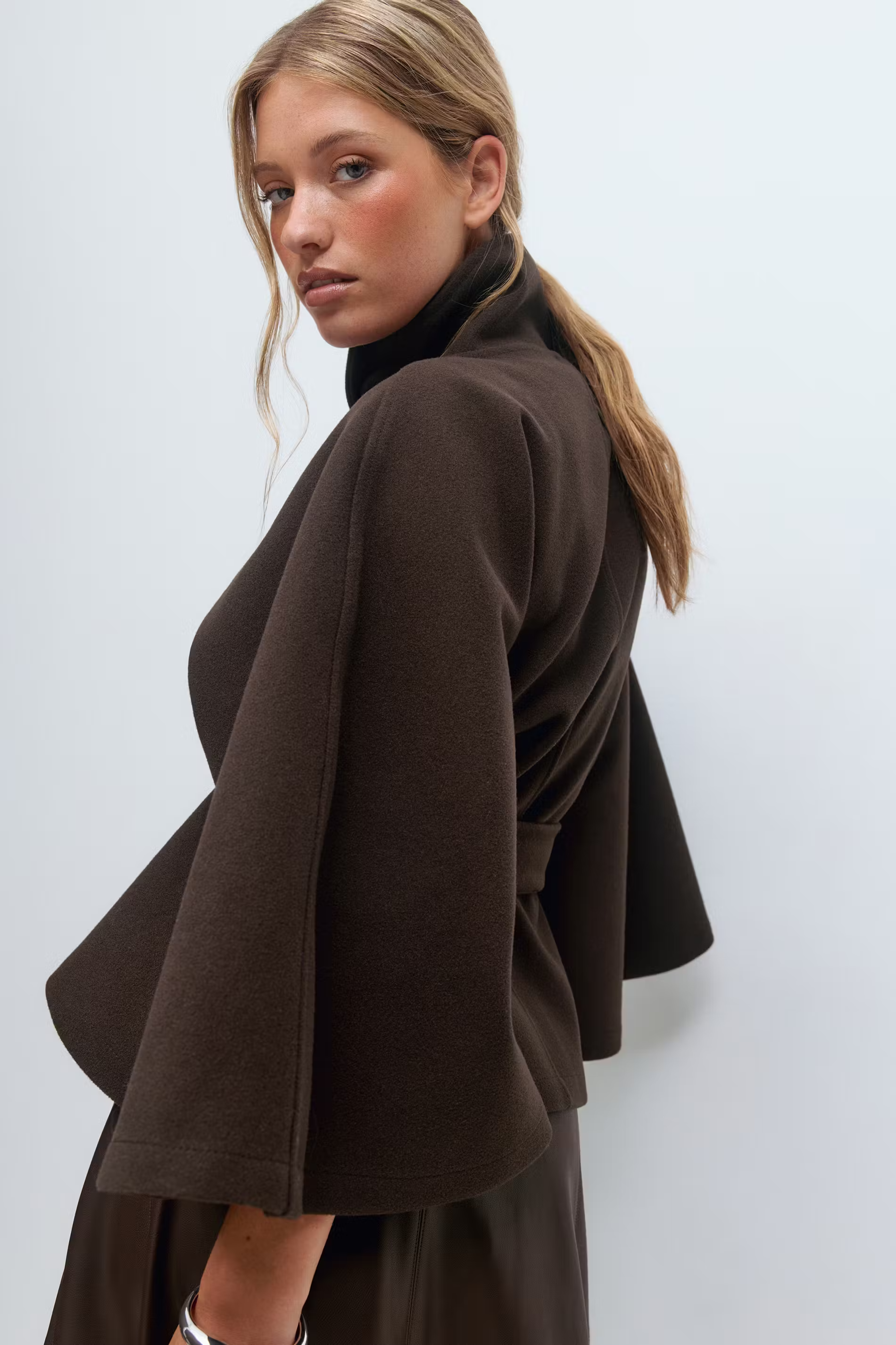Isabelle | Women's Cape Coat | Belted Waist · Eltrendio