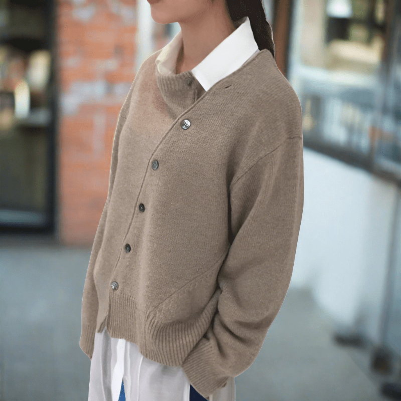 Isla | Women's Oversized Cardigan | Asymmetric Buttons · Eltrendio